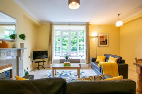 130 - Large Duplex by Shortstays